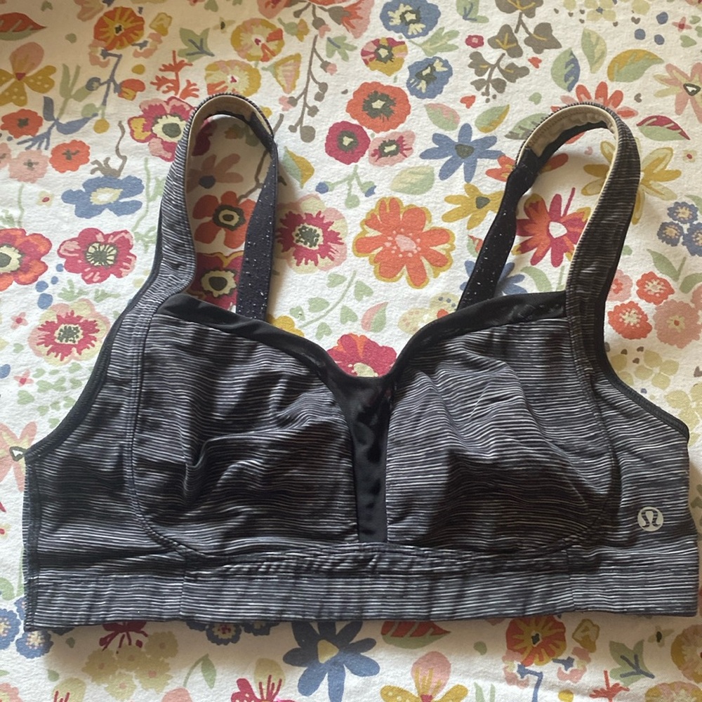 Lululemon‎ sports bra